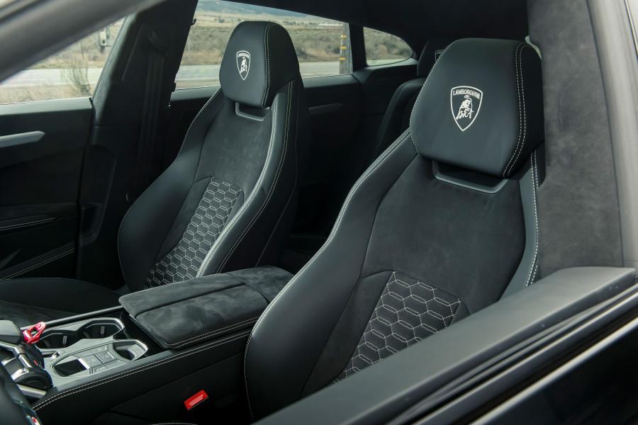 Интерьер Lamborghini Urus by Kar Tunz 2020 года  (фото 10 из 24)